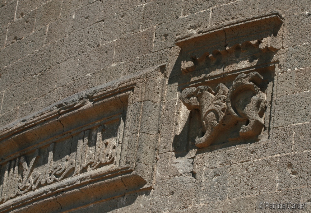 Diyarbakır - Inscriptions and bas-reliefs on ramparts, May 2008 — ©Patricia Cardet